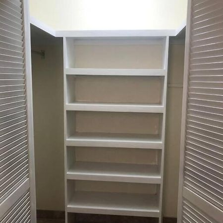 Kelly'S Studio Apartment - Rental Near Airport, Amenities And Bus Route Saint Philip Bagian luar foto